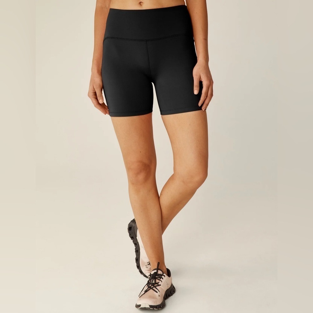 Beyond Yoga Women’s POWERBEYOND Strive Biker Short in Black NEW WITH TAGS! NWT
